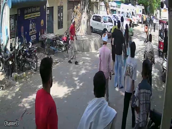मोगा सिविल अस्पताल में दो पक्षों में चले ईंट-पत्थर:  महिला सहित 8-9 लोग घायल, दो की हालत गंभीर, गलत टिप्पणी पर शुरू हुआ विवाद – Moga News