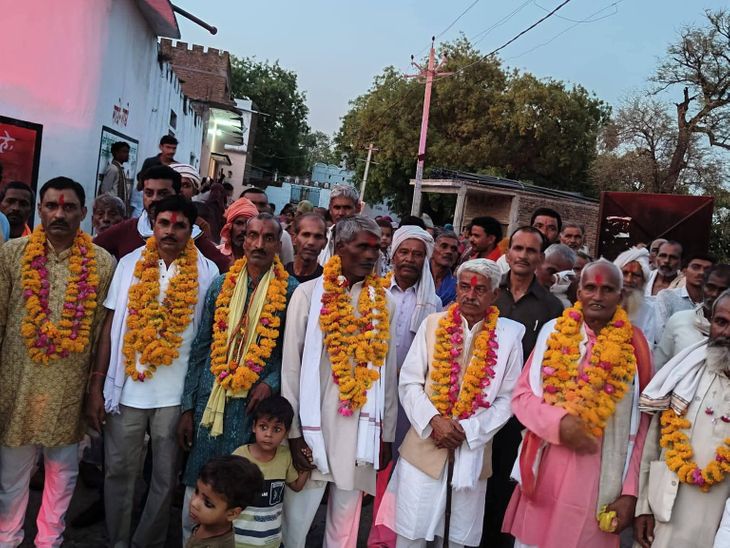 Mau Rani Pur: Villagers Bid Farewell to Char Dham Pilgrims | Devotional ...