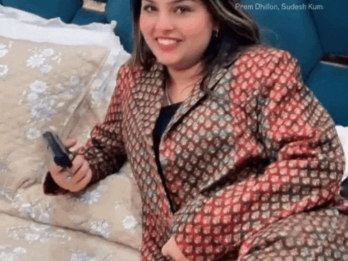 गन कल्चर मामले में फंसी पंजाबी सूफी सिंगर:  रितु नूरां का हाथ में पिस्तौल लेकर वीडियो वायरल; पारिवारिक विवाद के बाद नया संकट – Jalandhar News
