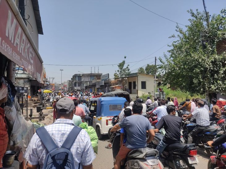 पठानकोट रेलवे फाटक पर खराबी से लगा जाम:  4 घंटे बाद भी ट्रैफिक में फंसे वाहन चालक; दिन भर लोग होते रहे परेशान – Pathankot News
