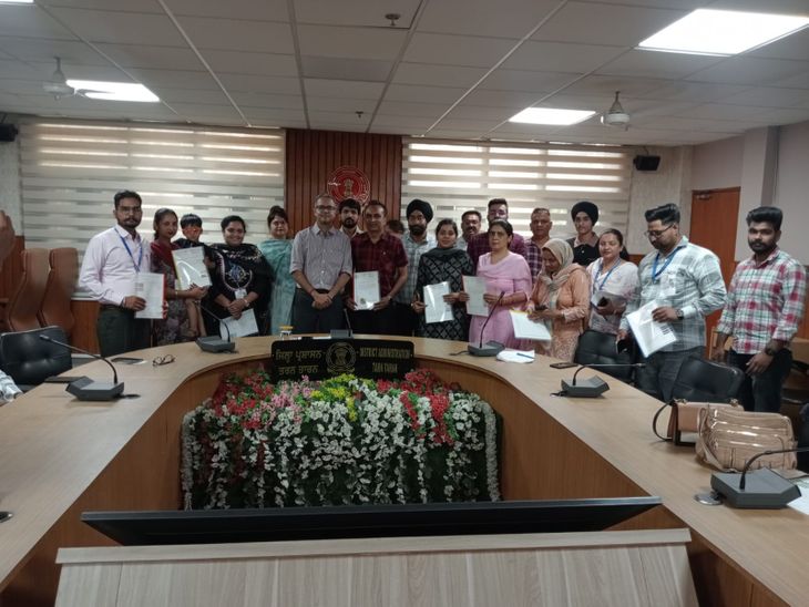 तरनतारन में जनगणना कार्य पूरा करने वालों को सम्मानित किया:  जिले में 1950 एन्यूमरेटर, 323 सुपरवाइजर घर-घर कर रहे डेटा संग्रह – tarn-taran News