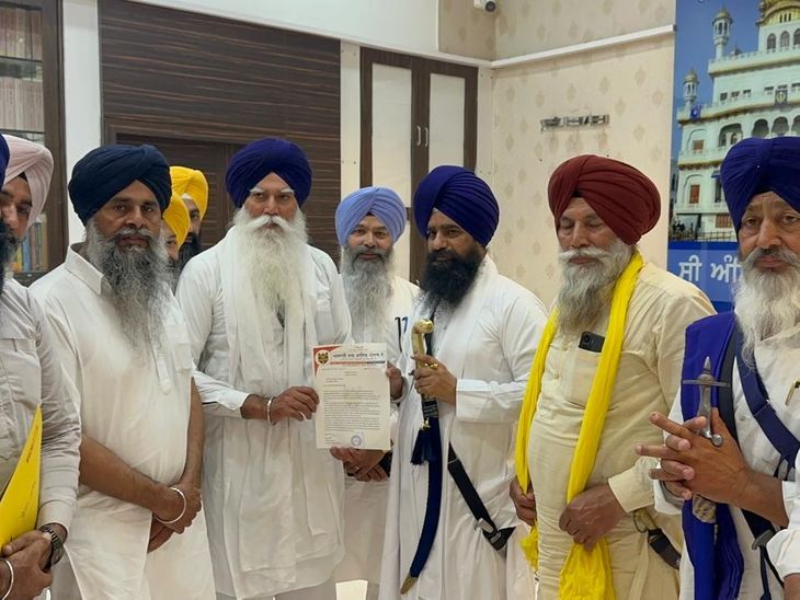 वारिस पंजाब दे नेताओं ने जत्थेदार से मुलाकात की:  अमृतसर में श्री गुरु ग्रंथ साहिब सत्कार एक्ट पर चर्चा, पंथक मर्यादाओं के अनुसार कार्य पर जोर – Amritsar News