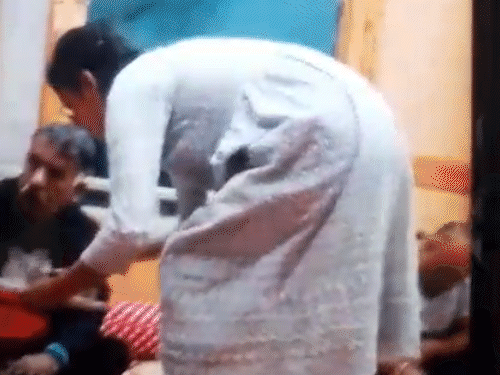 हिमाचल में दलित के घर डिनर पर विवाद:  पंचायत चुनाव में गरमाया छुआछूत का मामला; बहिष्कार की चेतावनी, सिंघा बोले-मनुवादी सोच वालों से लड़ाई लड़ेंगे – Shimla News