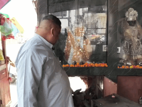 लुधियाना के खाटू श्याम मंदिर की चोरों ने तोड़ी दीवार:  दरवाजे को किया क्षतिग्रस्त; दुकान के बाहर रखा सामान जलाया; वारदात CCTV में कैद – Ludhiana News
