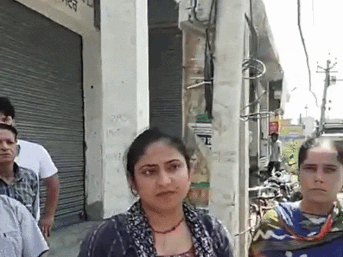 जालंधर में मां ने थप्पड़ मारकर बचाई किडनैप बच्ची:  नशेड़ी आरोपी को लोगों ने बांधकर पुलिस को सौंपा, देरी पर गुस्सा – Jalandhar News