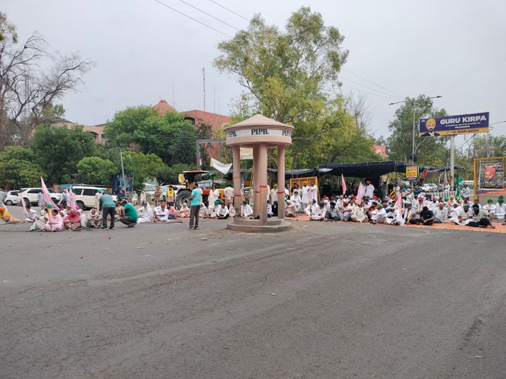 बठिंडा में युवक की मौत पर परिवार का सड़क जाम:  एक माह बाद भी कार्रवाई नहीं; दोषियों की गिरफ्तारी की मांग – Bathinda News