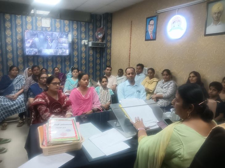 मिड-डे मील की गुणवत्ता-हाइजीन से समझौता न हो:  पठानकोट में बैठक में डीईओ कमलदीप कौर ने दिए निर्देश, मैन्यू का पालन अनिवार्य – Pathankot News