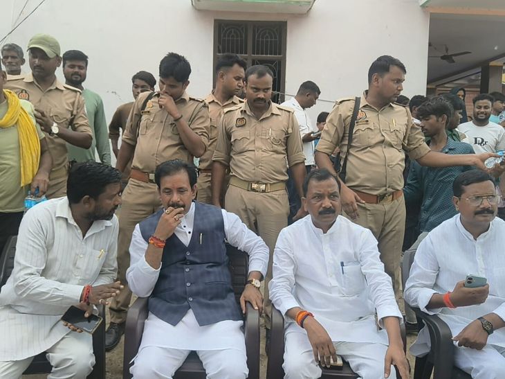 Mau Murder: Minister Anil Rajbhar Visits Victims Family | Rajbhar Community