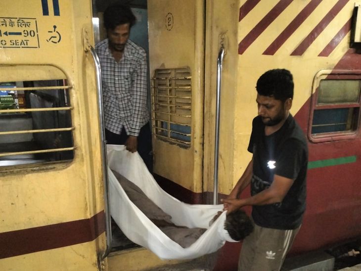 बठिंडा रेलवे स्टेशन पर ट्रेन में मिला व्यक्ति का शव:  जांच में हुई पहचान, दवाई लेने गए थे; दिल का दौरा पड़ने की आशंका – Bathinda News