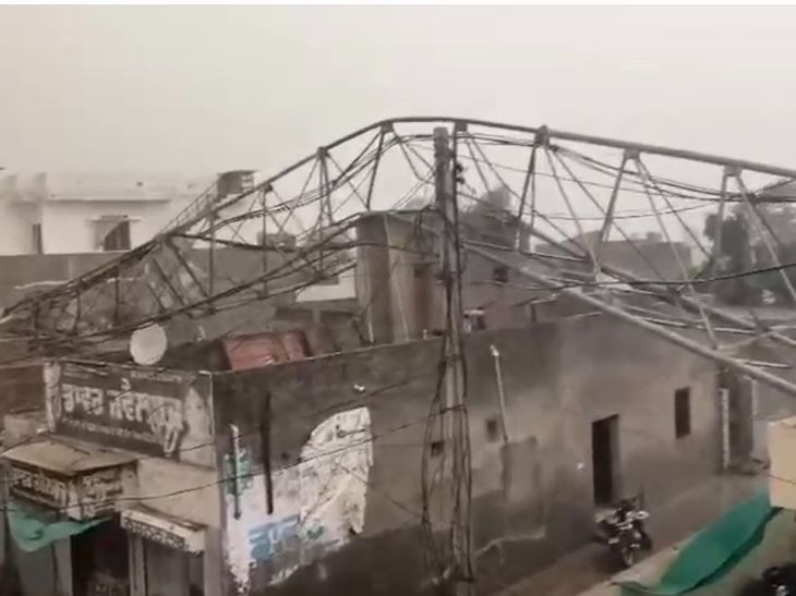अबोहर तेज अंधड़ का कहर:  मकानों पर गिरा 30 साल पुराना BSNL टावर, कई जगह घरों को नुकसान-छज्जे ढहे, बाल-बाल बचे लोग – Abohar News