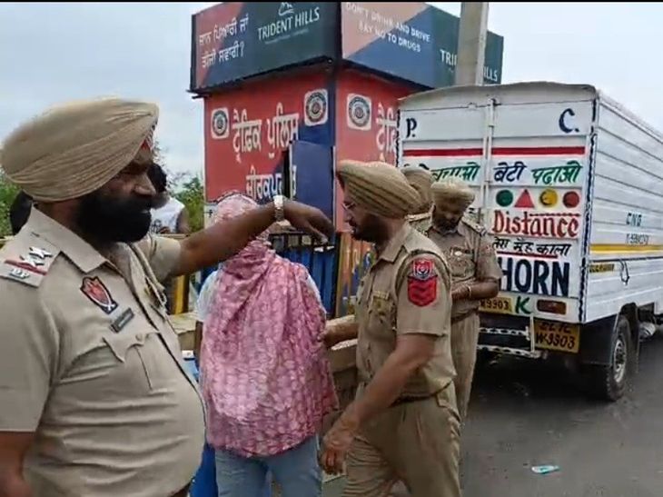 चंडीगढ़-अंबाला हाईवे पर शराब तस्करी का भंडाफोड़:  ट्रक से 100 पेटी बरामद, एक गिरफ्तार, दिल्ली में सप्लाई करने जा रहा था आरोपी – Mohali News
