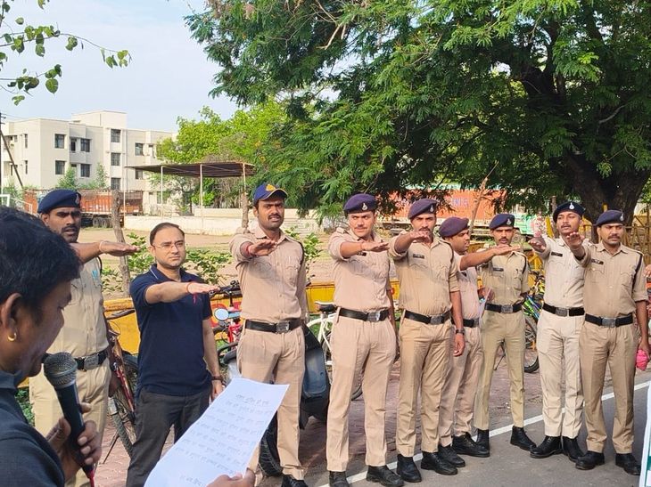 टीकमगढ़ में विश्व तंबाकू निषेध दिवस पर जागरूकता कार्यक्रम:  रैली निकालकर नशे के दुष्परिणाम बताए, युवाओं को नशा न करने का संकल्प दिलाया – Tikamgarh News