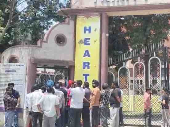 जालंधर में एक्साइज इंस्पेक्टर भर्ती परीक्षा में हंगामा:  समय से पहले गेट बंद होने पर परीक्षा देने आए लोगों का विरोध, मौके पर पुलिस पहुंची – Jalandhar News
