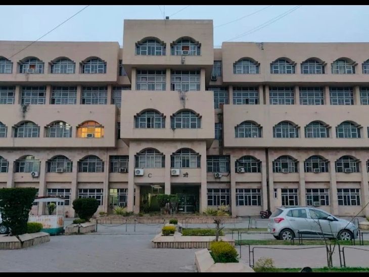 पटियाला में 17 पंचायत सचिव निलंबित:  शामलात जमीनों की बोली में गड़बड़ी पर शासन का बड़ा एक्शन, विभाग में मचा हड़कंप – Patiala News