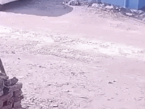 पठानकोट में 2 पक्षों के बीच हिंसक झड़प:  चुनाव के दौरान बाहरी युवक बुलाने का आरोप, महिला बोली-बेवजह राजनीतिक रंग दिया जा रहा – Pathankot News