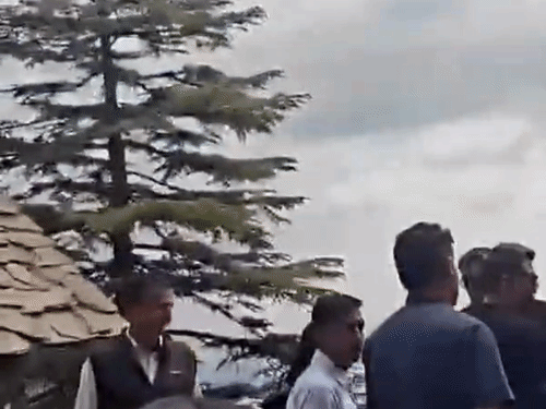 धोनी 3 करोड़ की कार से मसूरी पहुंचे:  बेटी का समर कैंप में एडमिशन कराया; फैंस के साथ फोटो खिंचवाई, हाथ मिलाया – Dehradun News