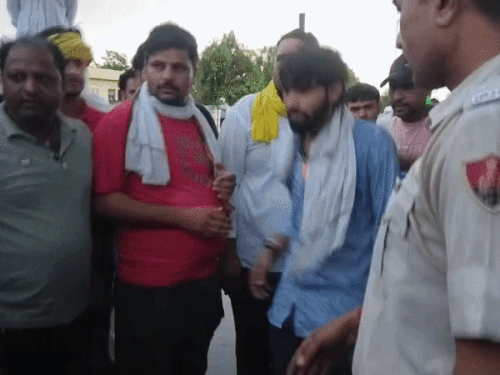 नारनौल में सिरोही बहाली टोल पर विवाद, VIDEO:  पंजाब का ड्राइवर बोला की बदतमीजी, बाद में टोलकर्मी ने मांगी हाथ जोड़कर माफी – Narnaul News