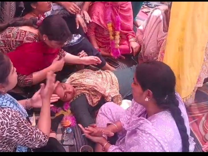 पटियाला में कोरोना योद्धाओं का प्रदर्शन:  स्थायी रोजगार की मांग, मंत्री आवास के बाहर धरना, महिला वर्कर की तबीयत बिगड़ी – Patiala News