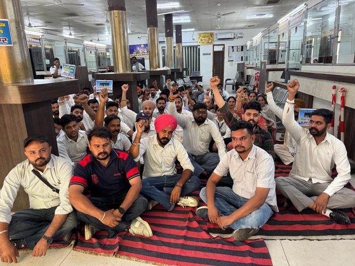 हड़ताल कर रहे सेवाकेंद्र कर्मियों की नौकरी खतरे में:  फाजिल्का में 20% को टर्मिनेट करने की मेल आई, वेतन को लेकर 6 दिन से चल रहा प्रदर्शन – Fazilka News