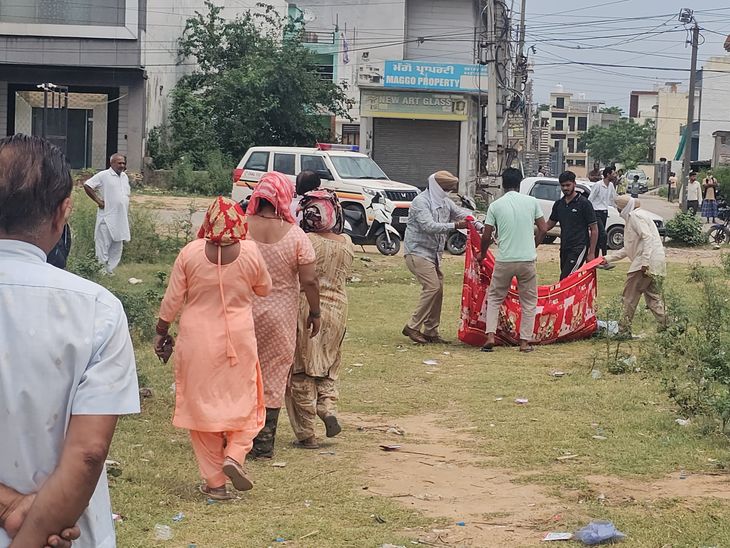 मोहाली में झाडि़यों में मिला सड़ा गला शव, पहचान नहीं:  दो दिन से आ रही थी बदबू, घर मालिक ने छत से देखा तो हुई जानकारी – Mohali News