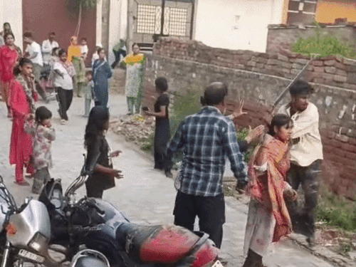 लुधियाना में बच्चों की लड़ाई के चलते बड़ो में झड़प:  12 साल के मासूम के विवाद में हमलावरों ने तलवारों से किया हमला, लाइव वीडियो आया सामने – Ludhiana News