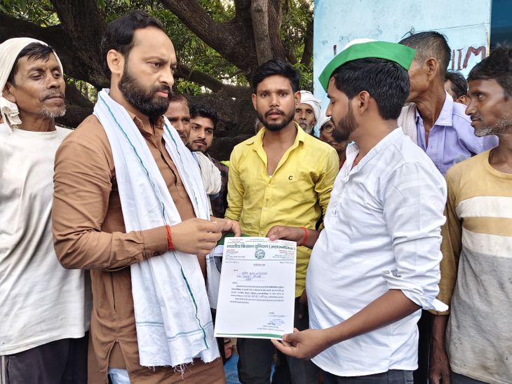 Hardoi: Rahul Mishra Joins Farmers Khet Bachao Abhiyan