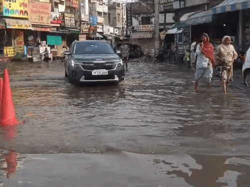 पंजाब-चंडीगढ़ में बारिश-आंधी का अलर्ट:  हीट वेव से राहत; 24 घंटे में डेयरी फार्म का टीन शेड गिरा, बिजली के खंभे टूटे – Chandigarh News