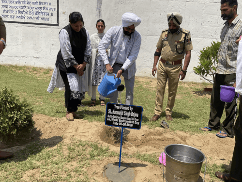 सेंट्रल जेल गोइंदवाल साहिब में जिला न्यायाधीश का दौरा:  विश्व पर्यावरण दिवस पर पौधे लगाए, कैदियों की सुनी समस्याएं – tarn-taran News