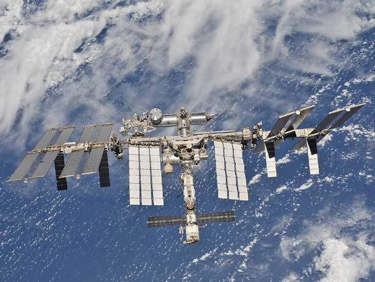NASA ISS Astronauts Evacuation Prep | Air Leak