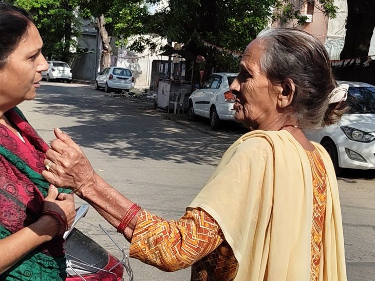 पठानकोट में बुजुर्ग महिला से दिनदहाड़े छीनी बाली:  बाइक सवार तीन युवक वारदात को अंजाम देकर फरार, पुलिस जांच में जुटी – Pathankot News