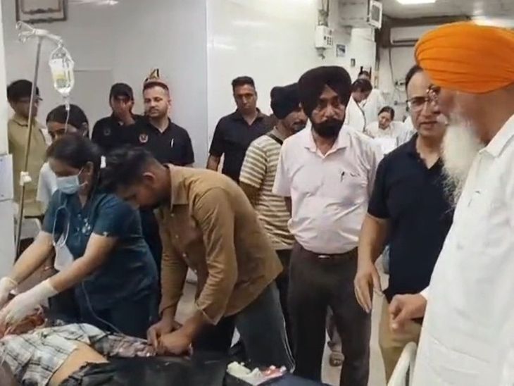 फाजिल्का-फिरोजपुर रोड हादसा, घायलों से मिले विधायक:  मेडिकल कॉलेज में भर्ती 14 घायलों में चार गंभीर, सरकार की ओर से मुफ्त इलाज के दिए निर्देश – Faridkot News