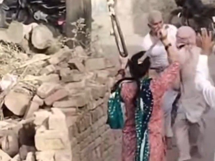 फाजिल्का में पानी निकासी को लेकर दो पक्ष भिड़े:  खाली की खुदाई पर विवाद, 5 घायल, मारपीट का वीडियो वायरल – Fazilka News