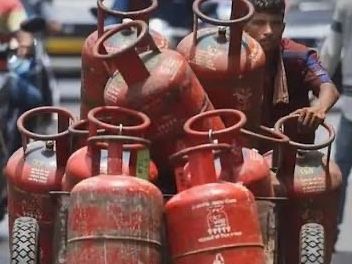 एलपीजी प्राइस में बढ़ोतरी:  पेट्रोल-डीजल के बाद अब गैस सिलेंडर भी हुआ महंगा, इंडेन ने बढ़ाए सीधे ₹29 रुपए – Ludhiana News