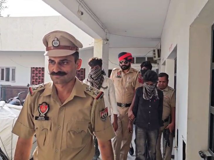 मास्टर चाबी से चुराते थे बाइक:  फाजिल्का पुलिस ने तीन आरोपियों को दबोचा, नाबालिग समेत चार मोटरसाइकिल बरामद – Fazilka News