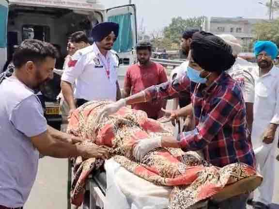 जालंधर में सड़क हादसे में महिला की मौत:  पति गंभीर घायल, स्कूटी सवार दंपती को गाड़ी ने मारी टक्कर, फगवाड़ा जा रहे थे – Jalandhar News