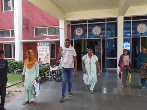 मीरी-पीरी मेडिकल कॉलेज का स्टाफ हड़ताल पर, मरीज लौटे:  दो महीने से नहीं मिली सैलरी; कुरुक्षेत्र में HSGMC-SGPC को सौंप चुके ज्ञापन, OPD ठप – Kurukshetra News