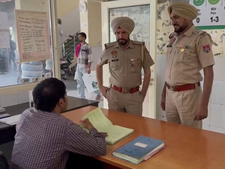 ट्रांसफार्मर तेल चोरों को पकड़ने गई पुलिस पर हमला:  फाजिल्का में कार से घसीटा जवान, घायल; अज्ञात आरोपियों पर हत्या प्रयास का केस – Fazilka News
