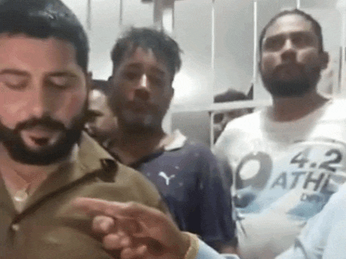 पंजाब-चंडीगढ़ अपडेट्स:  जालंधर में निशान साहिब के पास शराब अहातों पर बवाल; लुधियाना में ई-चालान मैसेज से अकाउंट खाली कर रहे स्कैमर्स – Mohali News