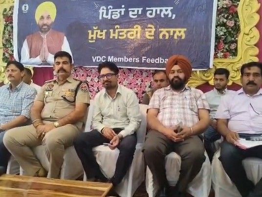 पठानकोट में युद्ध नशे विरुद्ध मुहिम पर बैठक:  पुलिस और BDC सदस्यों ने की चर्चा, DSP की अपील: प्रशासन का सहयोग करें – Pathankot News
