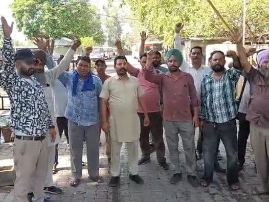 पनबस कॉन्ट्रैक्ट वर्कर यूनियन का प्रदर्शन, 11 तक चक्का जाम:  मांगों को लेकर राज्यव्यापी संघर्ष, सीएम आवास के बाहर धरना देने की घोषणा – Pathankot News