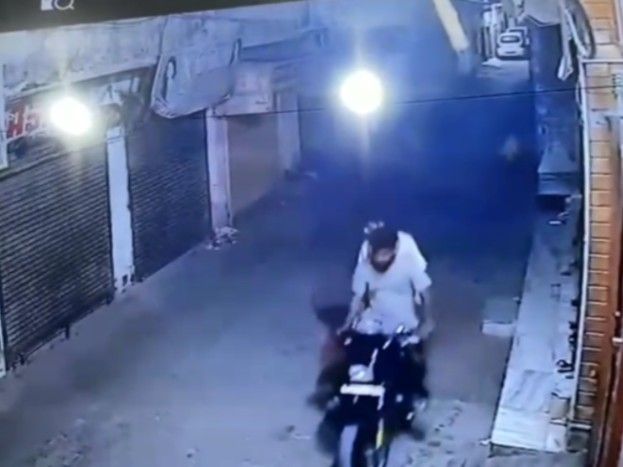 जगराओं में 10 साल की बच्ची से लूट:  बाइक सवार बदमाशों ने मोबाइल और नकदी छीनी, वारदात CCTV में कैद – Jagraon News