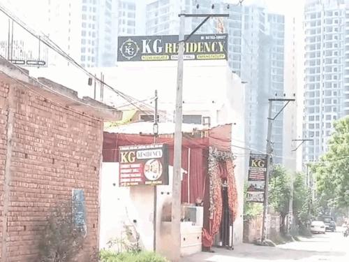 लुधियाना के केजी गेस्ट हाउस में पुलिस रेड:  चल रहा था जुए का अड्डा, कमरे में बिछी थी महफिल; ₹1 लाख कैश समेत 6 गिरफ्तार – Ludhiana News