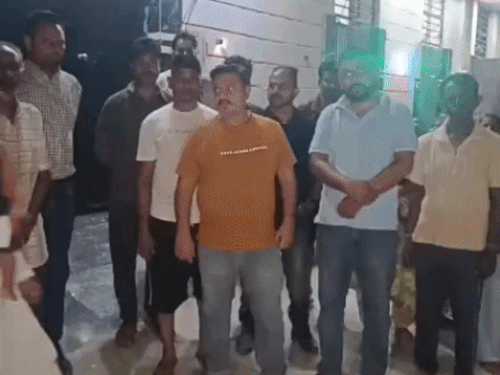जालंधर में पालतू कुत्तों के आतंक पर विवाद:  मालिकों ने बाहरी गुंडे बुलाकर बुजुर्गों, महिलाओं और निवासियों पर किया हमला – Jalandhar News