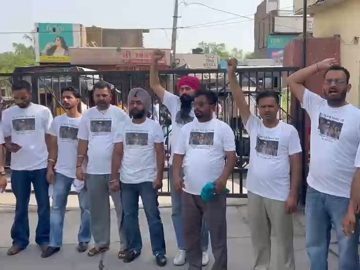फाजिल्का में रोडवेज कर्मचारियों का अनोखा प्रदर्शन:  टी-शर्ट पर मांगें छपवा सरकार के खिलाफ प्रचार, बस स्टैंड का गेट बंद कर किया विरोध – Fazilka News