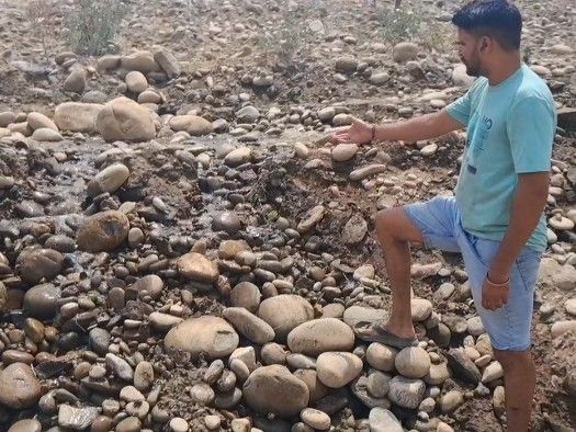 पठानकोट के गांव बहेड़िया में बाढ़ का खतरा:  नहर में पानी का रिसाव होने से ग्रामीणों की बढ़ी चिंता; पिछले साल हो चुका नुकसान – Pathankot News
