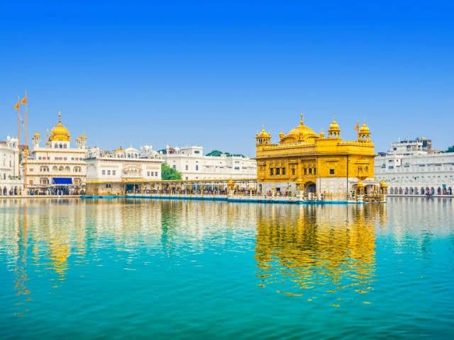 गोल्डन टेंपल परिसर में बेअदबी की कोशिश:  युवक ने पावन स्वरूप के सामने रखी तलवार निकाली; SGPC अध्यक्ष ने लिया संज्ञान – Amritsar News