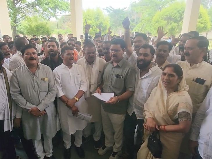 Vidisha Bijli Company Officer False Complaint Protest | Dangi Samaj ...