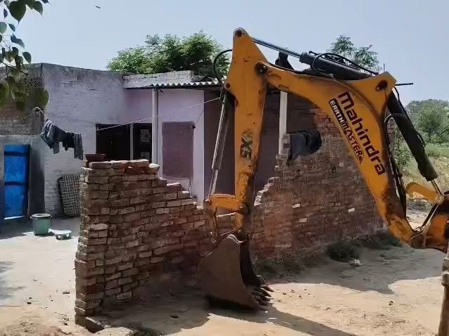 अमृतसर में नशा तस्कर की प्रॉपर्टी पर चला बुलडोजर:  नगर निगम-पुलिस का ज्वांइट ऑपरेशन; CP बोले-नशे के खिलाफ जीरो टॉलरेंस – Amritsar News