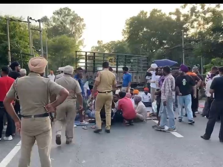 ड्यूटी के दौरान करंट लगने से लाइनमैन की मौत:  कपूरथला में परिजनों ने सबस्टेशन के बाहर धरना दिया, अधिकारियों पर लापरवाही के आरोप – Kapurthala News
