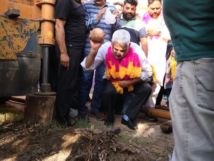 पठानकोट के वार्ड 45 में दूर हुआ पेयजल संकट:  कैबिनेट मंत्री कटारूचक ने डीप बोर का किया उद्घाटन, 5 लाख आएगी लागत – Pathankot News